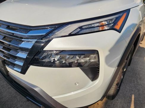 Used 2024 Nissan Rogue SL w/ SL Premium Package FWD image 7