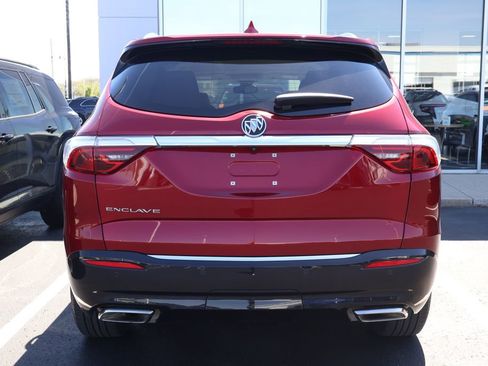 Used 2024 Buick Enclave Essence image 10