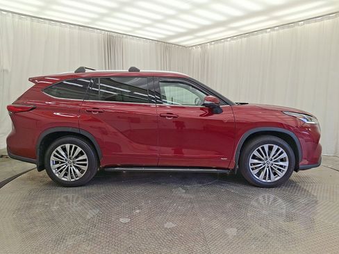 Used 2023 Toyota Highlander Platinum AWD/4WD image 26