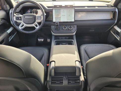 Used 2024 Land Rover Defender 110 S image 13