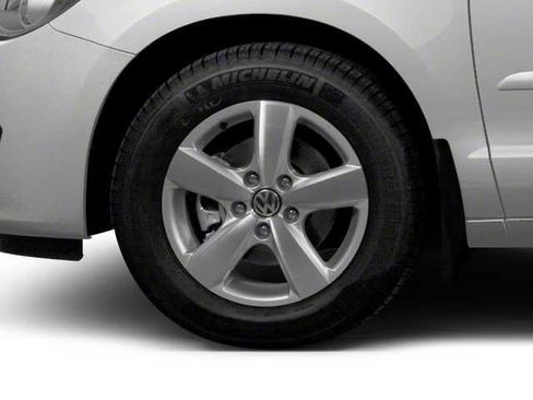 Used 2010 Volkswagen Routan SE image 11