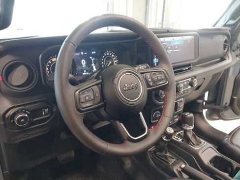 Used 2024 Jeep Wrangler Unlimited Rubicon image 6