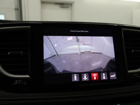 Used 2023 Chrysler Pacifica Touring-L AWD/4WD image 18