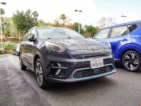Used 2022 Kia Niro EX Premium image 2