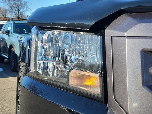 Certified 2025 Nissan Frontier SV image 10