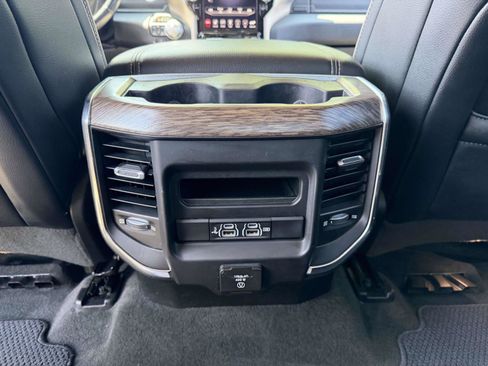Used 2019 RAM 1500 Laramie AWD/4WD image 17