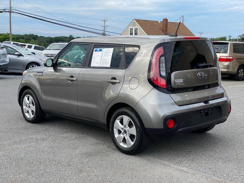 Used 2018 Kia Soul FWD image 2