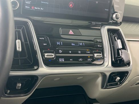 Used 2022 Kia Sorento SX Prestige w/ Panoramic Sunroof Package image 16