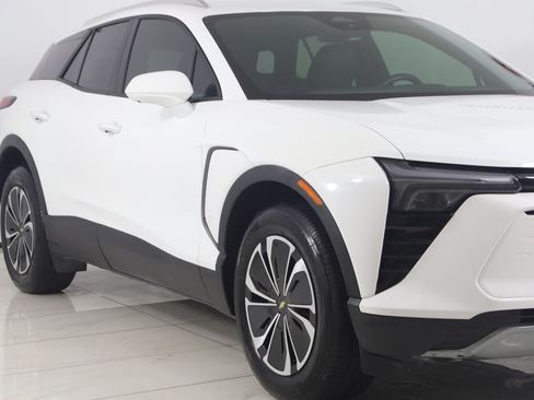 Used 2025 Chevrolet Blazer EV LT AWD/4WD image 37