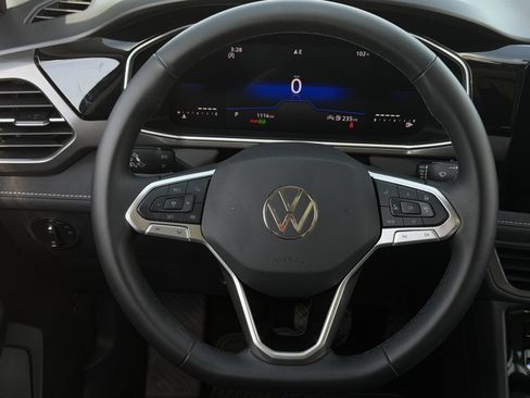 New 2026 Volkswagen Taos SE FWD image 14