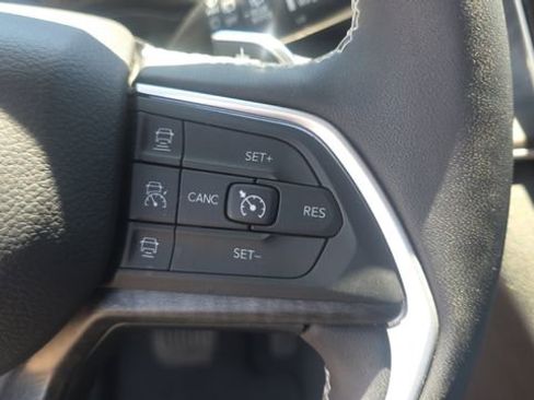 Used 2023 Jeep Grand Cherokee L Limited RWD image 23
