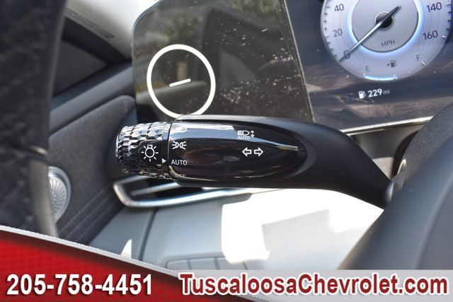 Used 2025 Hyundai Elantra Limited FWD image 32
