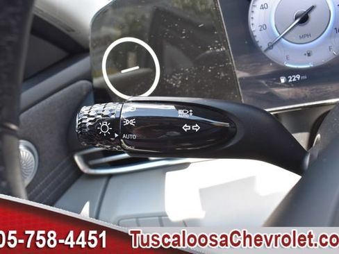 Used 2025 Hyundai Elantra Limited FWD image 32