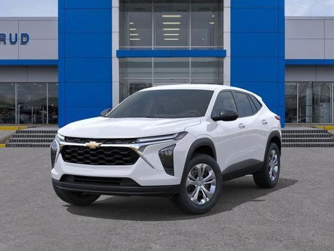New 2026 Chevrolet Trax LS w/ Driver Confidence Package image 30