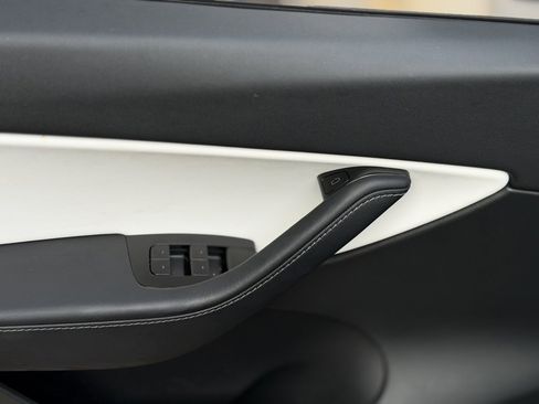 Used 2020 Tesla Model Y Long Range image 29