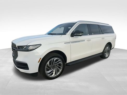 New 2026 Lincoln Navigator L Premier AWD/4WD image 4