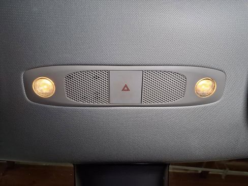 Used 2022 Tesla Model Y Long Range image 9