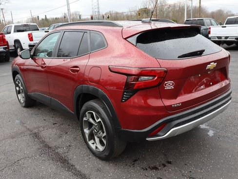 Used 2024 Chevrolet Trax LT image 3