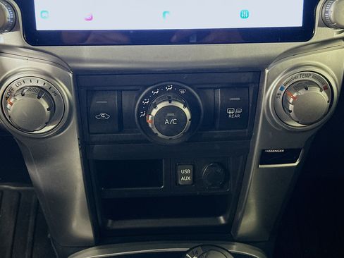 Used 2017 Toyota 4Runner SR5 AWD/4WD image 22