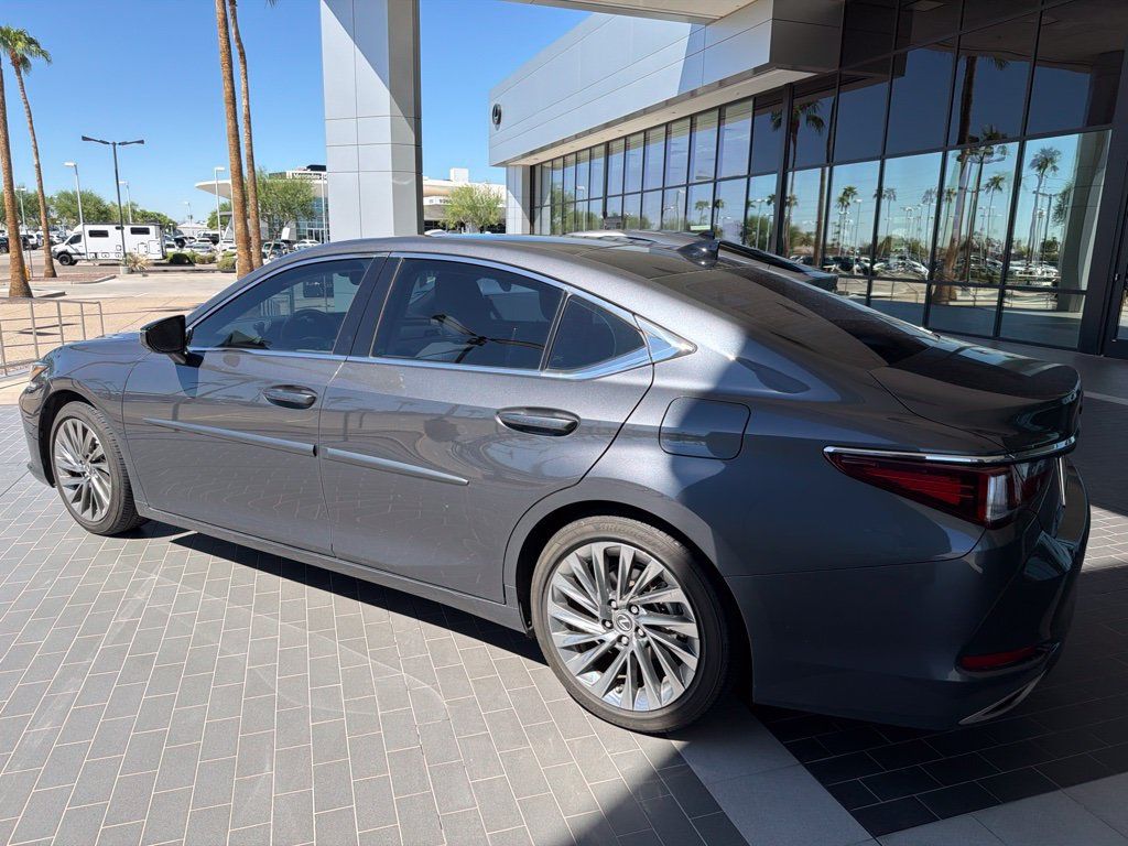 Used 2024 Lexus ES 350 w/ Technology Package FWD image 4