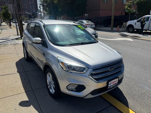 Used 2017 Ford Escape Titanium image 2