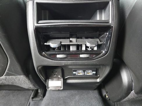 Used 2023 Jeep Grand Cherokee Altitude image 40