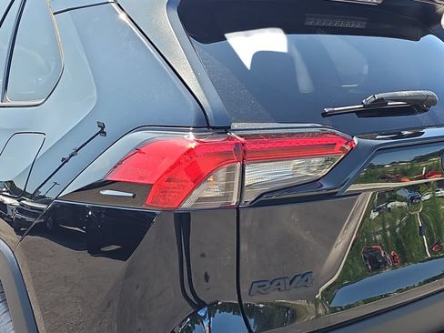 Used 2022 Toyota RAV4 LE FWD image 33