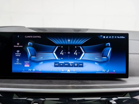 Certified 2024 BMW X7 xDrive40i w/ M Sport Package image 27