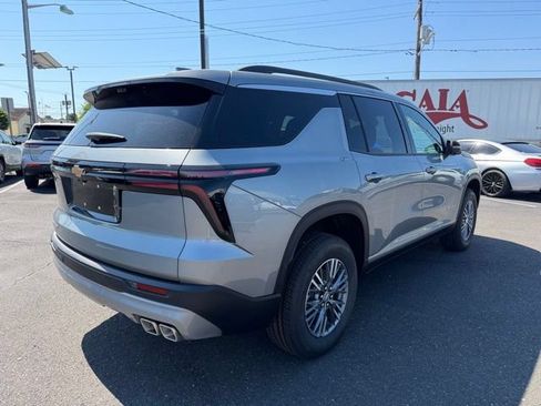 New 2026 Chevrolet Traverse LT w/ Driver Confidence Package FWD image 8