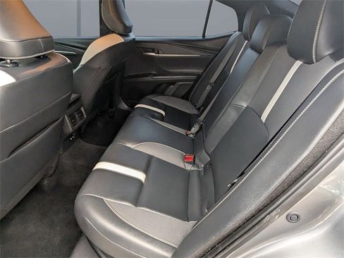 Used 2025 Toyota Camry SE image 12