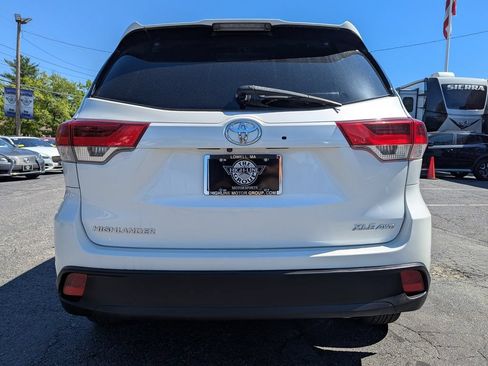 Used 2018 Toyota Highlander XLE AWD/4WD image 9