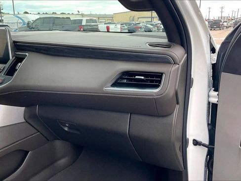 Used 2024 GMC Yukon XL SLT w/ SLT Luxury Package AWD/4WD image 23