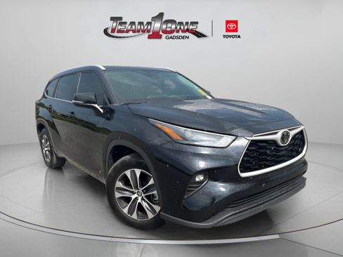 Used 2024 Toyota Highlander XLE FWD image 1