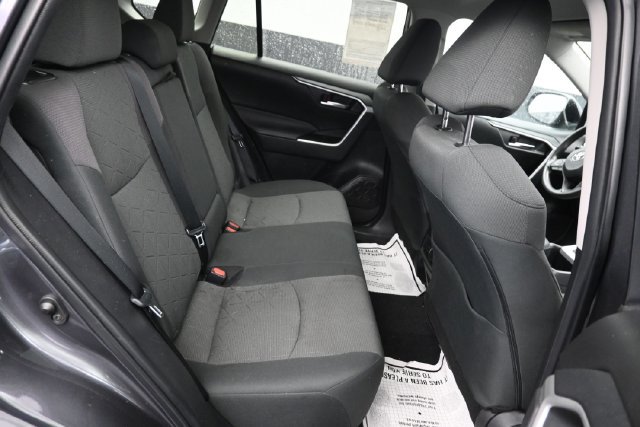 Used 2022 Toyota RAV4 XLE AWD/4WD image 6