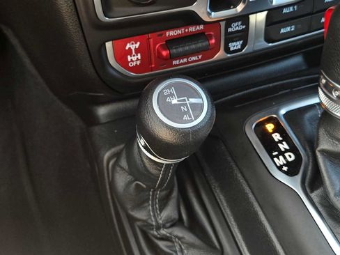 Used 2026 Jeep Wrangler Unlimited Rubicon AWD/4WD image 32