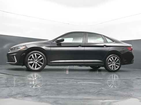 Used 2026 Volkswagen Jetta SE FWD image 36