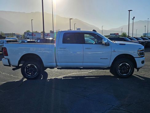 Used 2025 RAM 2500 Laramie AWD/4WD image 2