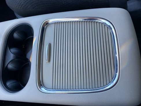 Used 2016 Dodge Grand Caravan SXT FWD image 28