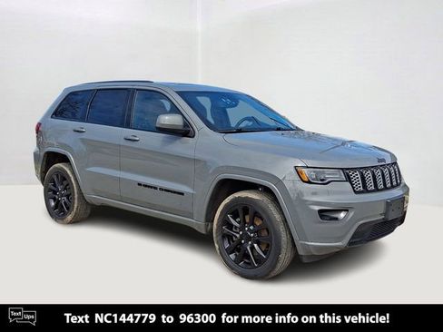 Used 2022 Jeep Grand Cherokee Laredo X image 1