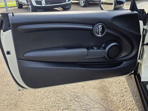 Used 2018 MINI Cooper 2-Door Hardtop w/ Cold Weather Package image 19