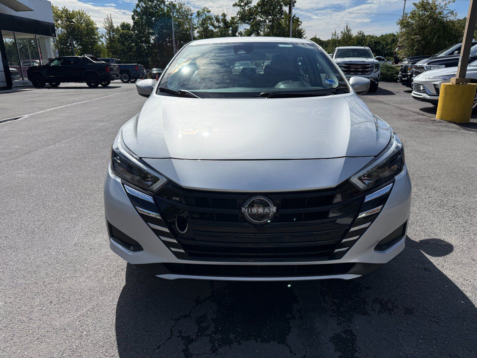Used 2025 Nissan Versa SV FWD image 8