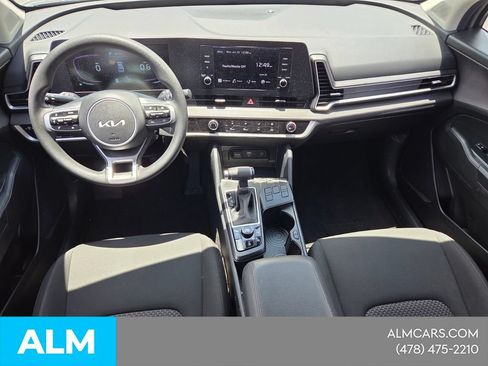 Used 2025 Kia Sportage LX FWD image 9