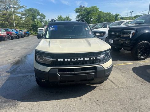 Used 2025 Ford Bronco Sport Outer Banks w/ Outer Banks Tech Package+ AWD/4WD image 2