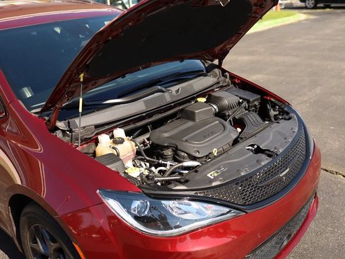 Used 2019 Chrysler Pacifica Touring-L w/ Advanced Safetytec Group FWD image 52