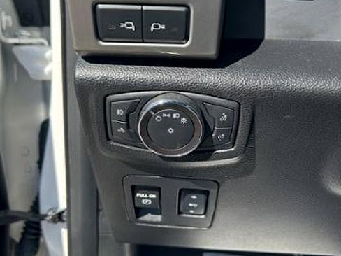 Used 2018 Ford F150 Platinum w/ Equipment Group 701A Luxury image 18