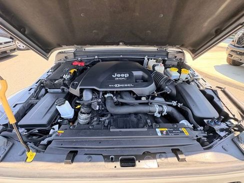 Used 2023 Jeep Wrangler Unlimited Sport AWD/4WD image 32