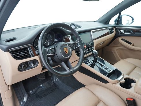 Certified 2023 Porsche Macan Turbo image 3