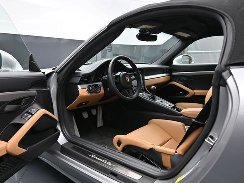 Used 2019 Porsche 911 Speedster RWD image 4