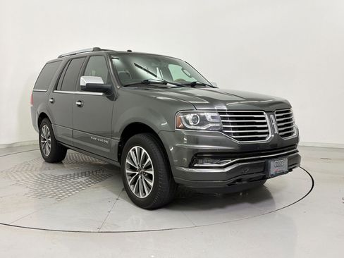Used 2017 Lincoln Navigator Select RWD image 7