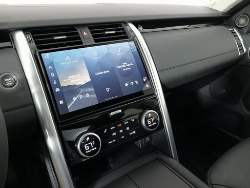 Used 2024 Land Rover Discovery S image 57